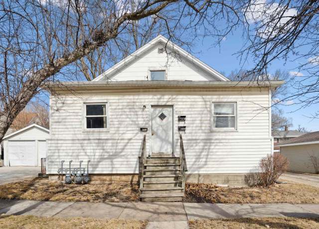 Property at 115 W 15th St, Cedar Falls, IA 50613, 4 beds, 3 baths