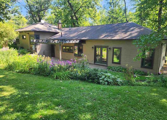 Property at 2125 Greenwood Ave, Cedar Falls, IA 50613, 3 beds, 2 baths