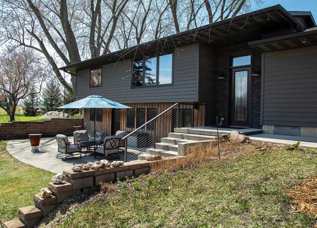 Property at 100 Cedar Dr, Waverly, IA 50677, 3 beds, 2 baths