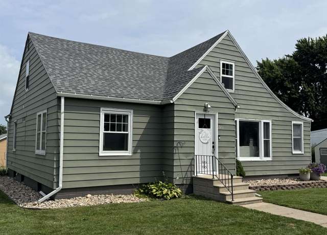 Property at 812 Caldwell St, Aplington, IA 50604, 4 beds, 2 baths