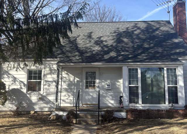 Property at 823 1st Ave SE, Waverly, IA 50677, 4 beds, 2.5 baths