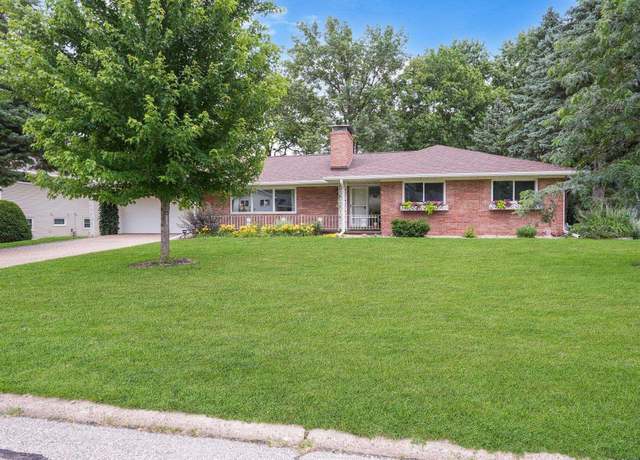 Property at 1136 Ridgemont Rd, Waterloo, IA 50701, 3 beds, 2.5 baths