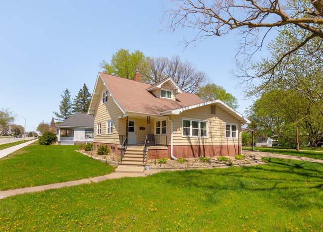 Property at 1524 Main St. St, Cedar Falls, IA 50613, 3 beds, 3 baths