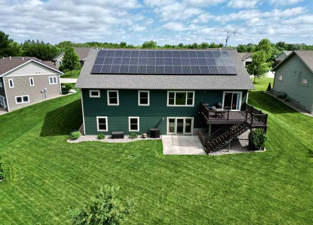 Property at 105 Ranchview Ct, Decorah, IA 52101, 4 beds, 3 baths