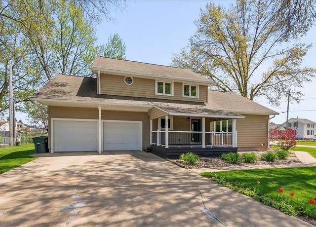 Property at 570 Martin Rd, Waterloo, IA 50701, 4 beds, 2.5 baths