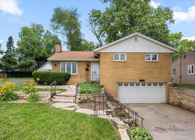 Property at 1119 W 12 St, Cedar Falls, IA 50613, 3 beds, 2 baths