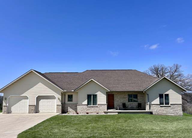 Property at 1012 Bruening Dr, Decorah, IA 52101, 4 beds, 3.5 baths