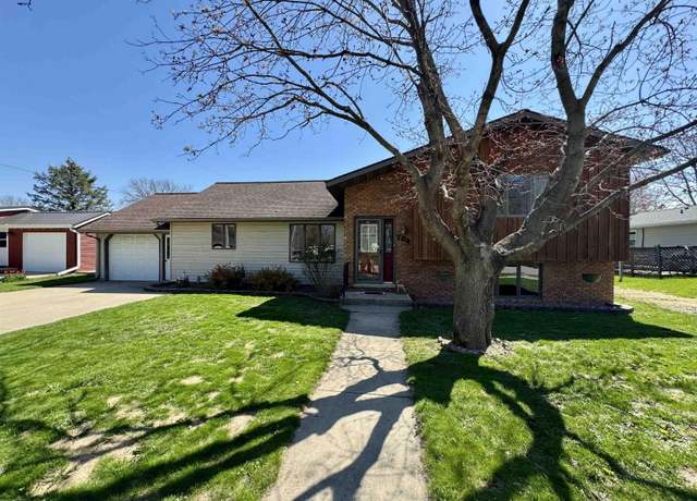 Property at 204 Oak St, Spillville, IA 52168, 4 beds, 3 baths
