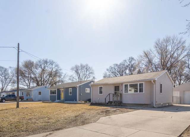 Property at 1633 Huntington Rd. Rd, Waterloo, IA 50701, 2 beds, 1 bath