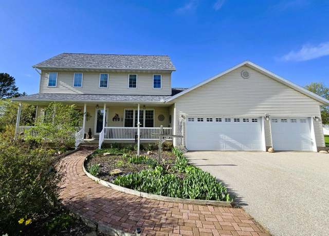Property at 10125 Bishop Rd, Laporte City, IA 50651, 4 beds, 3.5 baths