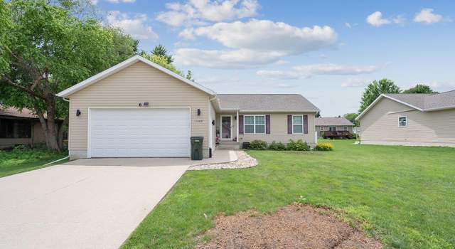 Photo of 1402 Springbrook Dr, Cedar Falls, IA 50613