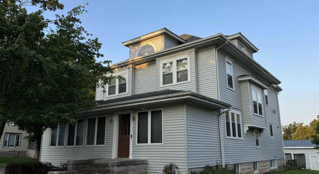 Photo of 511 3rd St, Parkersburg, IA 50665