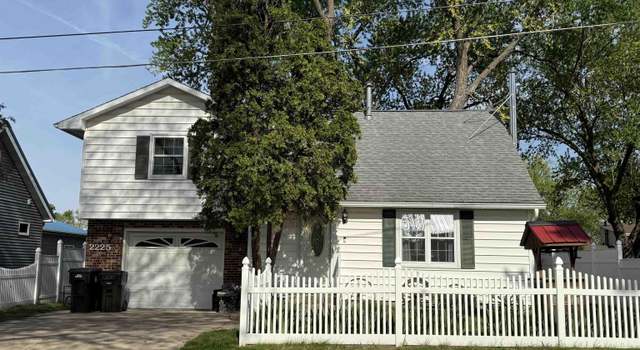 Photo of 2225 Sumac Ave Ave, Cedar Falls, IA 50613