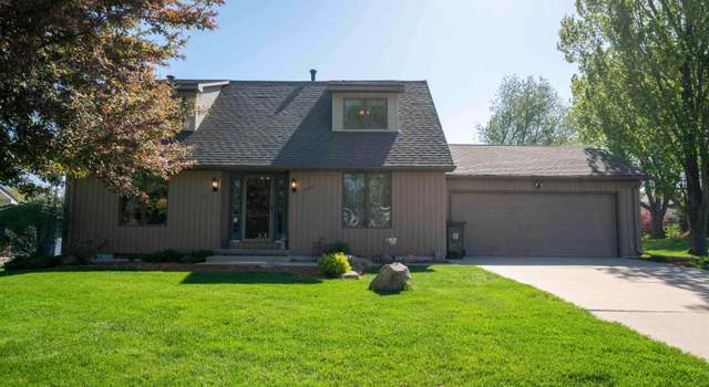 Photo of 3922 Carlton Dr, Cedar Falls, IA 50613