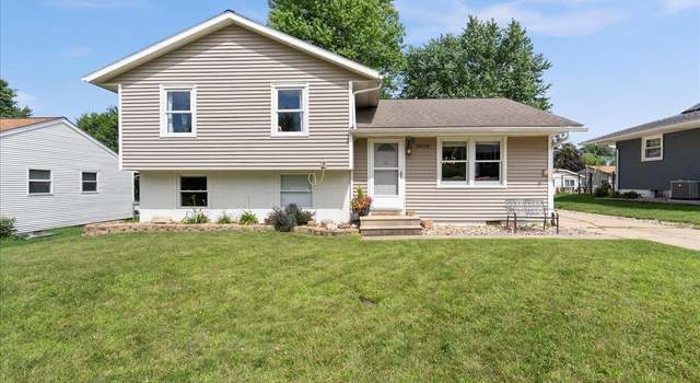Photo of 3828 Spruce Hills Dr, Cedar Falls, IA 50613