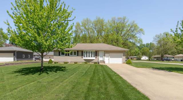 Photo of 1207 Minnehaha Lane Ln, Cedar Falls, IA 50613