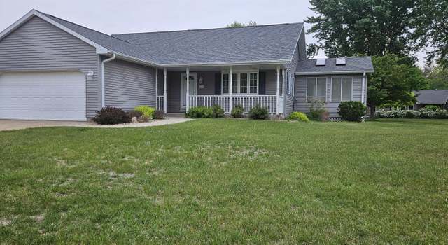 Photo of 805 Tangelwood Dr, Manchester, IA 52057