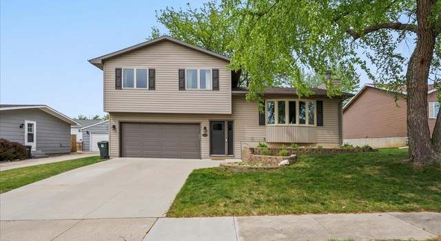 Photo of 2213 Coventry Ln, Cedar Falls, IA 50613
