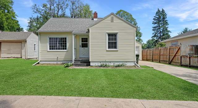 Photo of 1922 Iowa St, Cedar Falls, IA 50613