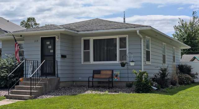 Photo of 219 E 3rd Ave, Cresco, IA 52136