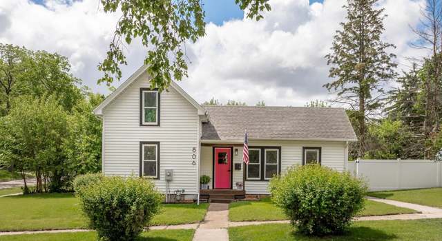 Photo of 806 W 9th St, Cedar Falls, IA 50613