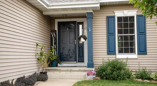 Photo of 1405 Meadow View Ln, Waverly, IA 50677
