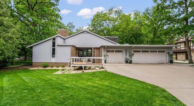 Photo of 2507 Willow Ln, Cedar Falls, IA 50613