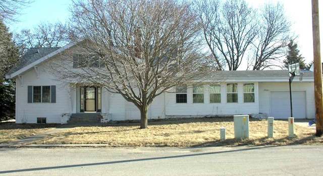 Photo of 102 S Lawrence St, Stacyville, IA 50476