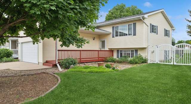 Photo of 1404 Leitha Ter, Waverly, IA 50677
