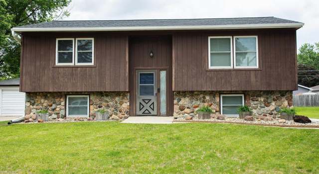 Photo of 2561 Gloria Drive Dr, Waterloo, IA 50701