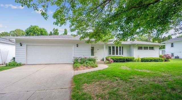 Photo of 215 Julie Ct, Waterloo, IA 50702