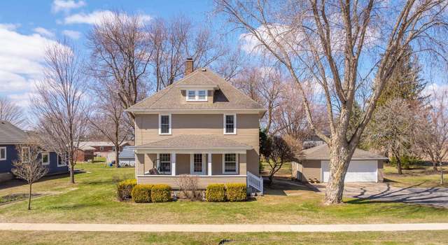 Photo of 421 Lobeck Ave, Readlyn, IA 50668