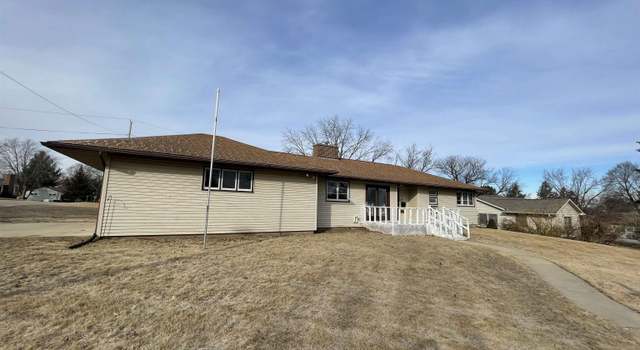 Photo of 20 Hillside Drive West Dr, Oelwein, IA 50662