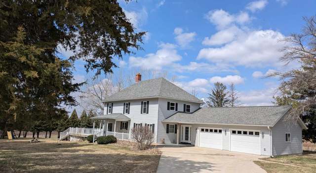Photo of 1622 240th St, Decorah, IA 52101
