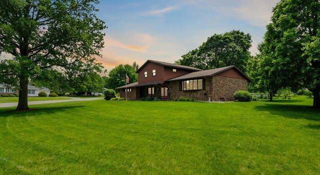 Photo of 8 Hillside Dr Dr E, Oelwein, IA 50662
