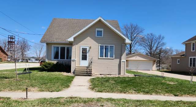 Photo of 402 1st St, Parkersburg, IA 50665