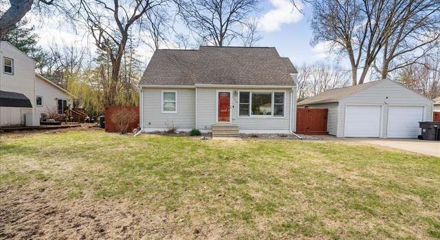 Photo of 2905 Willow Ln, Cedar Falls, IA 50613