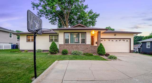Photo of 1152 E Ridgeway Ave, Waterloo, IA 50702