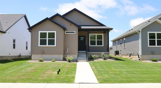 Photo of 129 Axlewood Dr, Waterloo, IA 50701