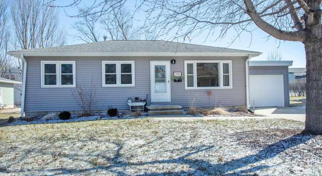 Photo of 210 18th St NW, Waverly, IA 50677