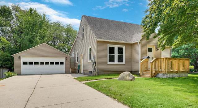 Photo of 1206 18 St, Cedar Falls, IA 50613