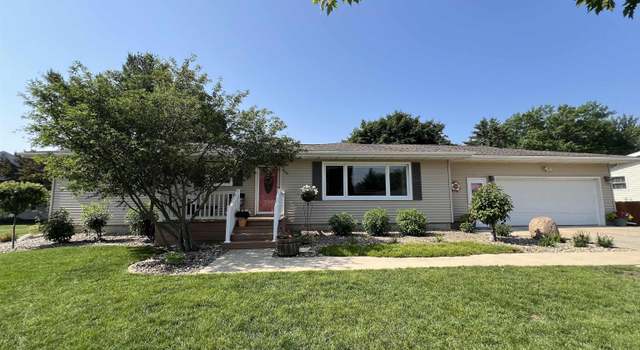 Photo of 1019 E Sunrise St, New Hampton, IA 50659