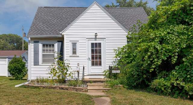 Photo of 1227 Independence Ave, Waterloo, IA 50703