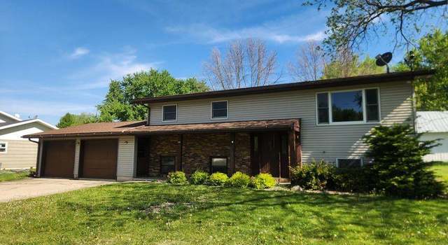 Photo of 325 E Elm St, Strawberry Point, IA 52076