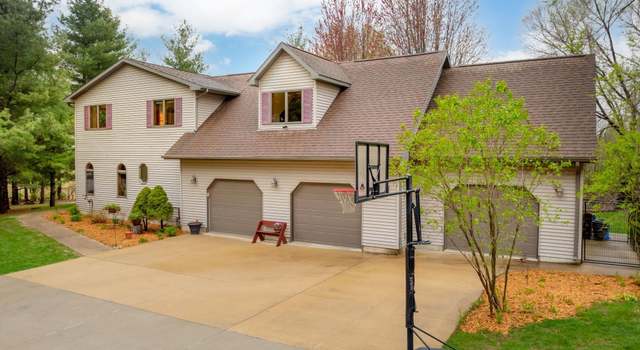Photo of 9730 Sylvan Dr, Janesville, IA 50647