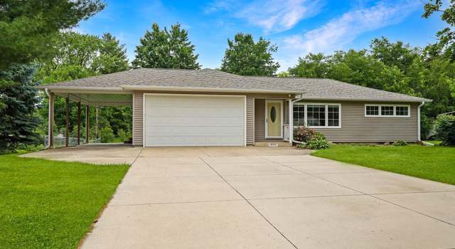 Photo of 1802 Primrose Dr, Cedar Falls, IA 50613