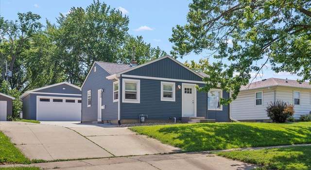Photo of 1206 W 10th St, Cedar Falls, IA 50613