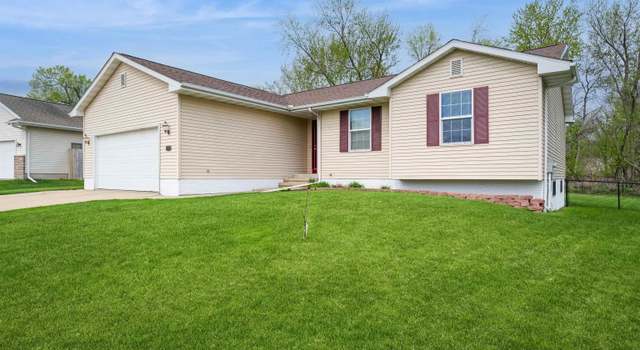 Photo of 2438 SW Handley Dr, Cedar Rapids, IA 52404