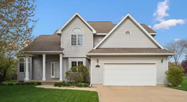 Photo of 909 Barrington Dr, Cedar Falls, IA 50613