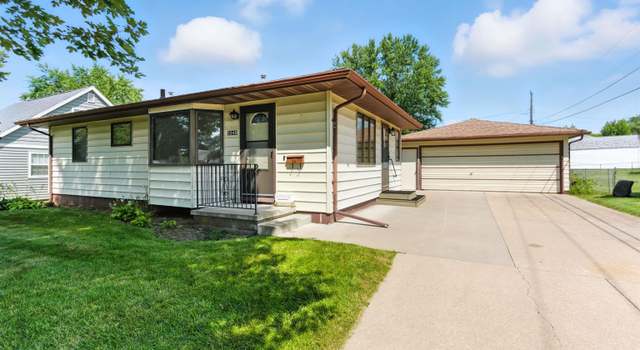 Photo of 2349 Pelican Rd, Waterloo, IA 50701